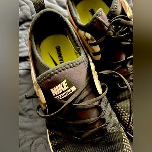 Womens Nike Free RN TR 7 Cross Training Shoes Gray/Anthracite/Lava Sz 8 US EUC